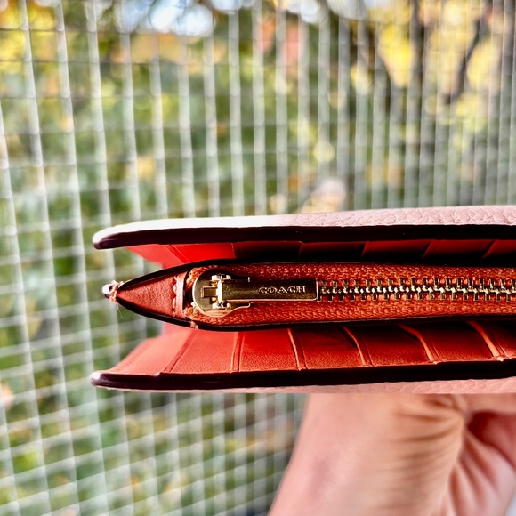 COACH Womens Faded Blush Pebbled Leather Snap Closure Wallet - Picture 3 of 14